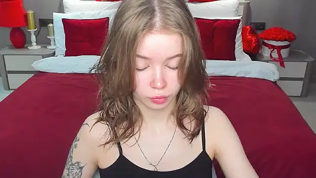 Snapshot of Violetta__Dreams chatting on 02.24.26 Violetta Dreams online show from 02.24.26