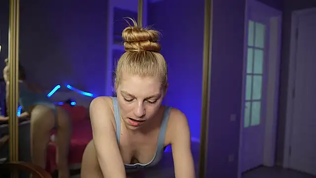 AlisMil online show from 04.14.26