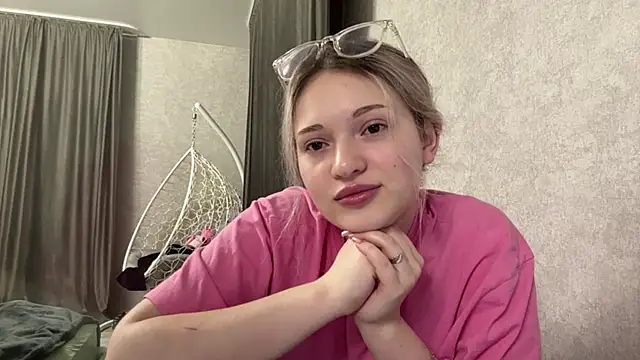 Snapshot of Linaceleste chatting on 02.23.26 Linaceleste online show from 02.23.26