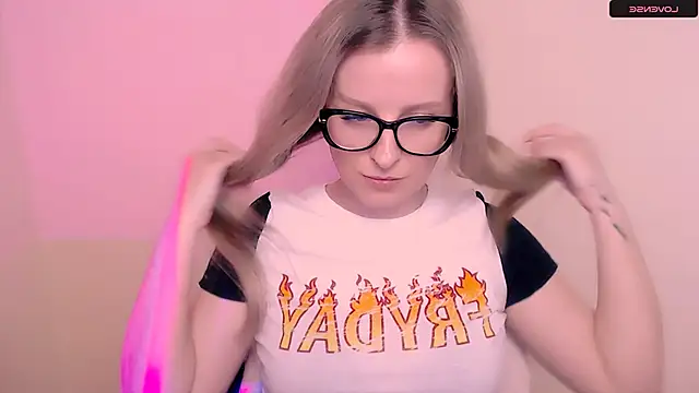 Snapshot of AnnePeach chatting on 04.09.26 AnnePeach online show from 04.09.26