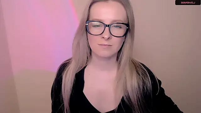 Snapshot of AnnePeach chatting on 04.15.26 AnnePeach online show from 04.15.26