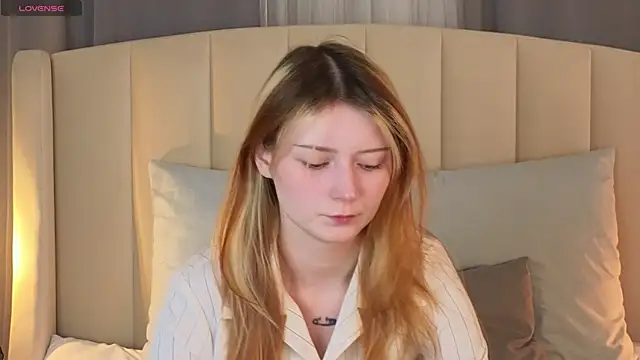 AlyssFrost online show from 04.25.26