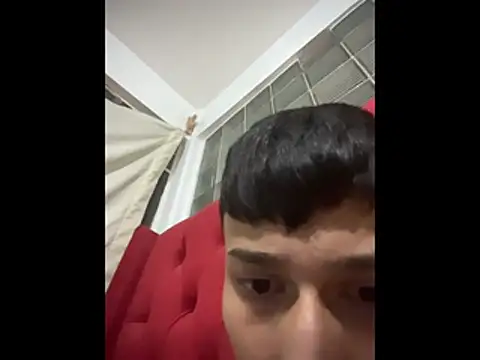 Snapshot of glopetitooo chatting on 02.18.26 glopetitooo online show from 02.18.26