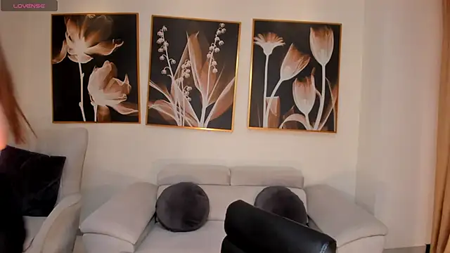 Snapshot of ArianaBellX chatting on 04.04.26 ArianaBellX online show from 04.04.26