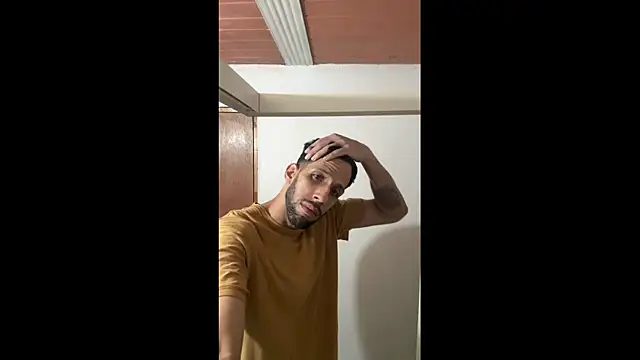 Snapshot of Karim_mansur chatting on 04.04.26 Karim mansur online show from 04.04.26