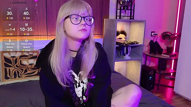 Snapshot of MoliQin chatting on 04.19.26 MoliQin online show from 04.19.26