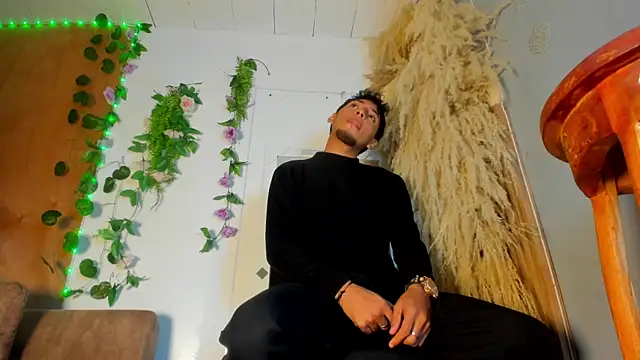 Snapshot of Ian_Hunter chatting on 02.16.26 Ian Hunter online show from 02.16.26