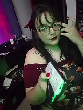 Snapshot of daphneev chatting on 05.10.26 daphneev online show from 05.10.26