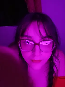 Snapshot of daphneev chatting on 05.20.26 daphneev online show from 05.20.26
