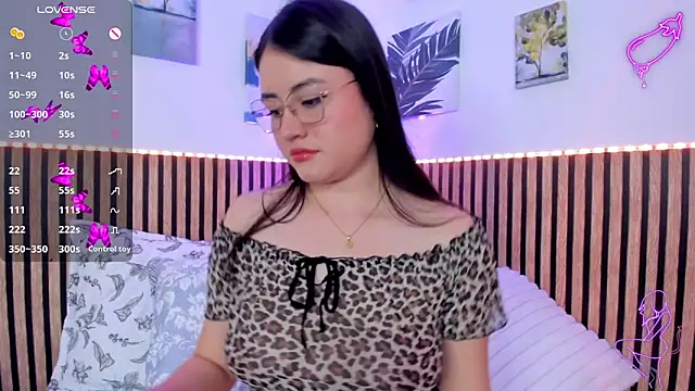 Lyra Noire online show from 04.22.26