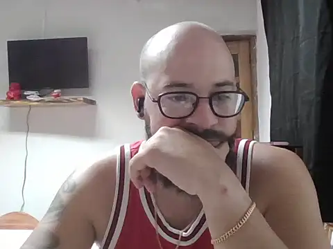 Snapshot of lachy2410 chatting on 06.14.26 lachy2410 online show from 06.14.26