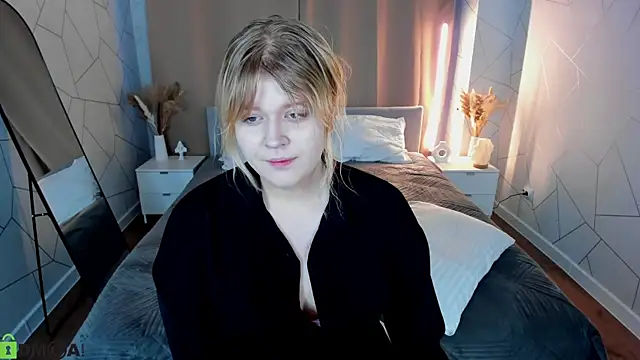 luna c0ra online show from 02.27.26