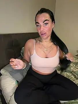 Snapshot of Darkfantisyx chatting on 02.25.26 Darkfantisyx online show from 02.25.26