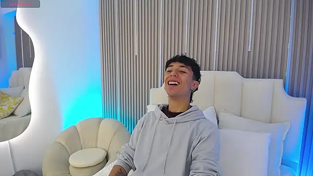 Snapshot of Aiden_Rivers_ chatting on 03.10.26 Aiden Rivers online show from 03.10.26