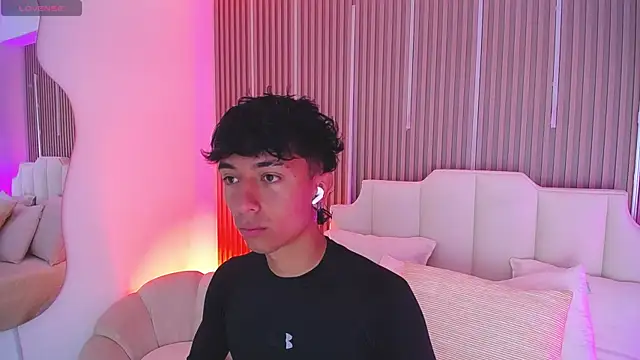 Snapshot of Aiden_Rivers_ chatting on 03.26.26 Aiden Rivers online show from 03.26.26