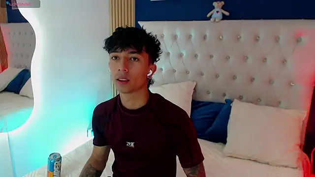 Snapshot of Aiden_Rivers_ chatting on 03.28.26 Aiden Rivers online show from 03.28.26