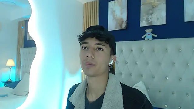 Snapshot of Aiden_Rivers_ chatting on 04.01.26 Aiden Rivers online show from 04.01.26