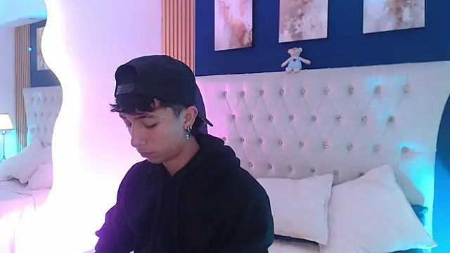 Snapshot of Aiden_Rivers_ chatting on 04.03.26 Aiden Rivers online show from 04.03.26