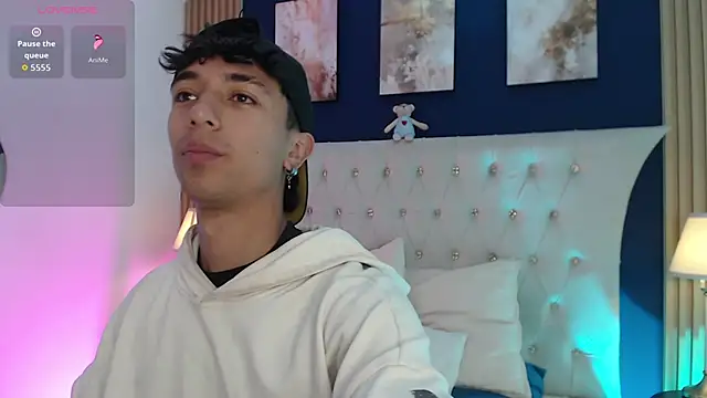 Snapshot of Aiden_Rivers_ chatting on 04.04.26 Aiden Rivers online show from 04.04.26