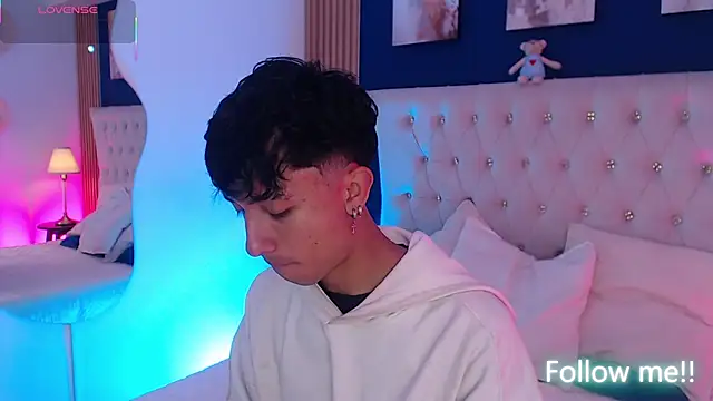 Snapshot of Aiden_Rivers_ chatting on 04.06.26 Aiden Rivers online show from 04.06.26