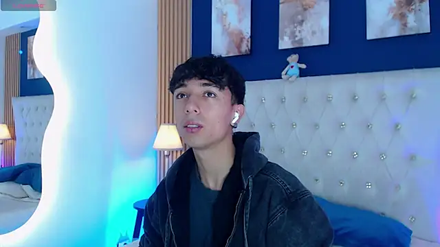 Snapshot of Aiden_Rivers_ chatting on 04.22.26 Aiden Rivers online show from 04.22.26