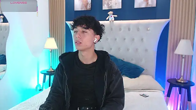 Snapshot of Aiden_Rivers_ chatting on 06.17.26 Aiden Rivers online show from 06.17.26