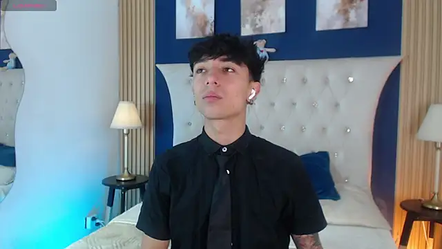 Snapshot of Aiden_Rivers_ chatting on 06.18.26 Aiden Rivers online show from 06.18.26