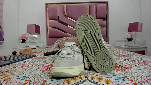 Snapshot of Chanelwill chatting on 04.07.26 Chanelwill online show from 04.07.26