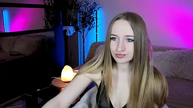 Snapshot of Oxy_Foxie chatting on 05.16.26 Oxy Foxie online show from 05.16.26