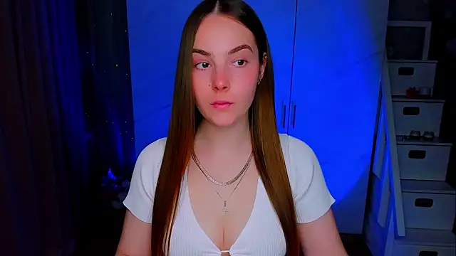 Snapshot of Maddy_Wood_ chatting on 05.12.26 Maddy Wood online show from 05.12.26