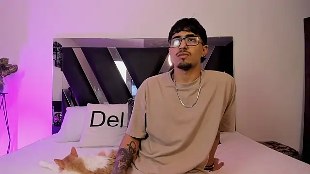 Mia Iron online show from 04.04.26