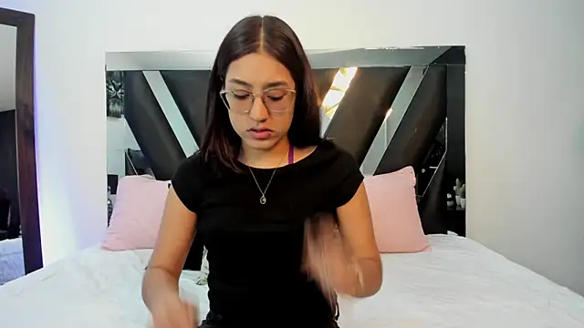 Snapshot of Mia_Iron chatting on 05.19.26 Mia Iron online show from 05.19.26