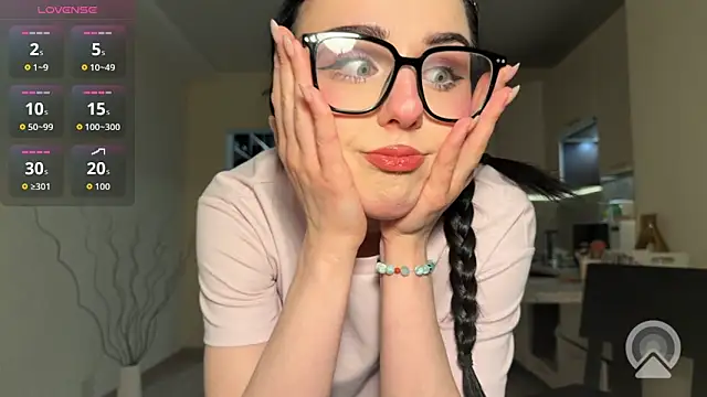 Snapshot of alicelanei chatting on 03.26.26 alicelanei online show from 03.26.26