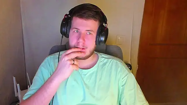 Snapshot of Vibalt chatting on 02.18.26 Vibalt online show from 02.18.26