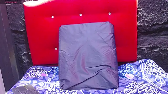 Snapshot of violet_angel13 chatting on 04.14.26 violet angel13 online show from 04.14.26