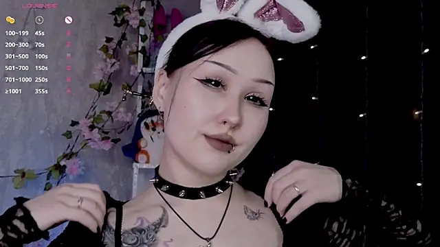 Snapshot of ThoraHaring chatting on 04.07.26 ThoraHaring online show from 04.07.26