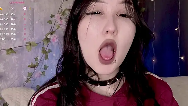 Snapshot of ThoraHaring chatting on 04.09.26 ThoraHaring online show from 04.09.26