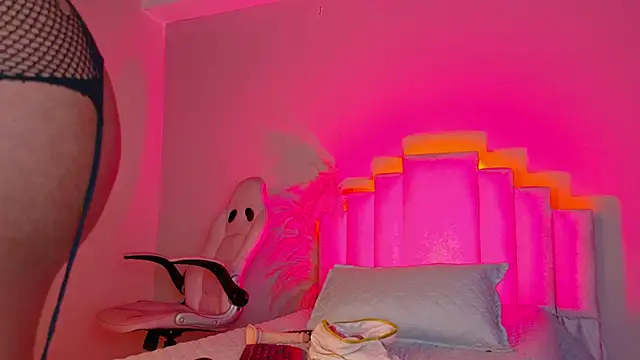 Snapshot of Sheinny_brown1 chatting on 02.23.26 Sheinny brown1 online show from 02.23.26