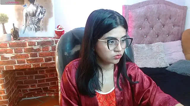 mila quin online show from 04.04.26