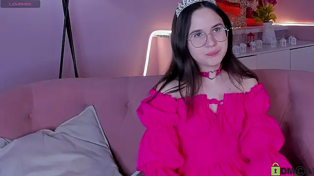 Snapshot of leylamirage chatting on 03.10.26 leylamirage online show from 03.10.26