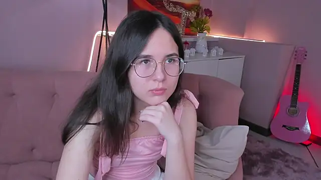 Snapshot of leylamirage chatting on 03.14.26 leylamirage online show from 03.14.26