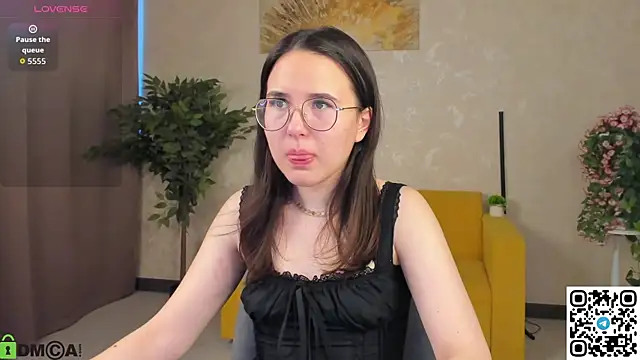 Snapshot of leylamirage chatting on 03.30.26 leylamirage online show from 03.30.26