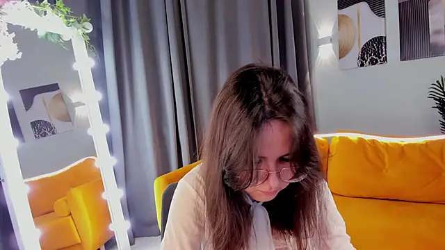 Snapshot of leylamirage chatting on 04.08.26 leylamirage online show from 04.08.26