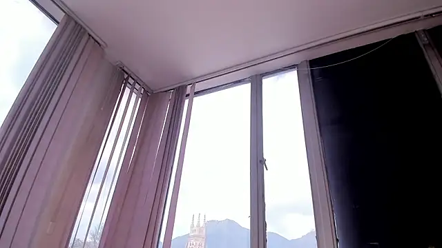 kendra crow  online show from 02.25.26