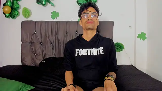 Snapshot of Gay_Red_Room chatting on 04.11.26 Gay Red Room online show from 04.11.26