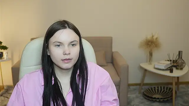 Snapshot of LeilaErcolani chatting on 02.17.26 LeilaErcolani online show from 02.17.26