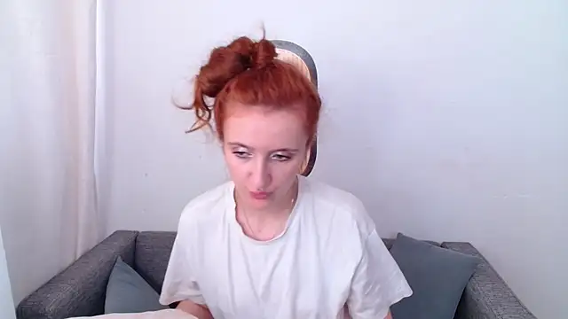 Snapshot of miay_here_ chatting on 06.25.26 miay here online show from 06.25.26