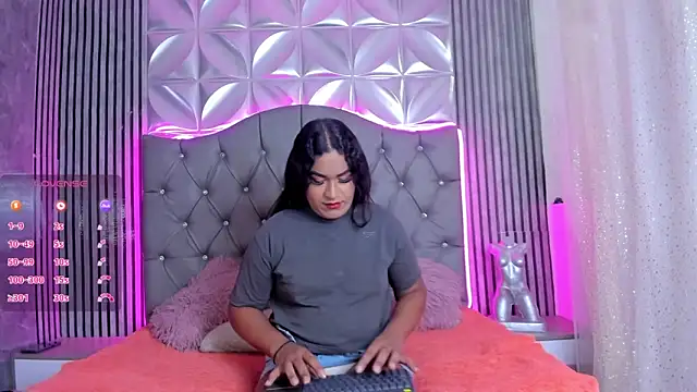 Snapshot of Valentina-Nova- chatting on 04.21.26 Valentina-Nova- online show from 04.21.26