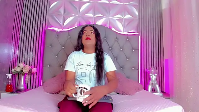 Snapshot of Valentina-Nova- chatting on 04.27.26 Valentina-Nova- online show from 04.27.26