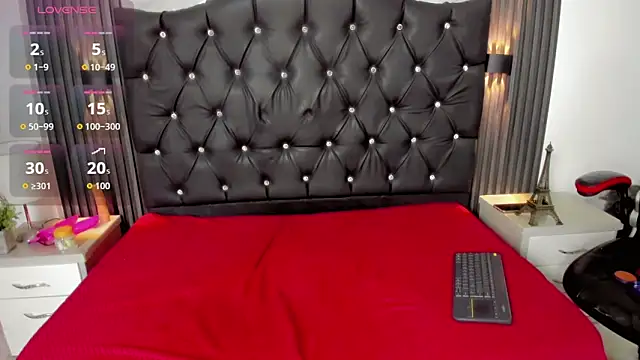 Snapshot of Valentina-Nova- chatting on 05.19.26 Valentina-Nova- online show from 05.19.26